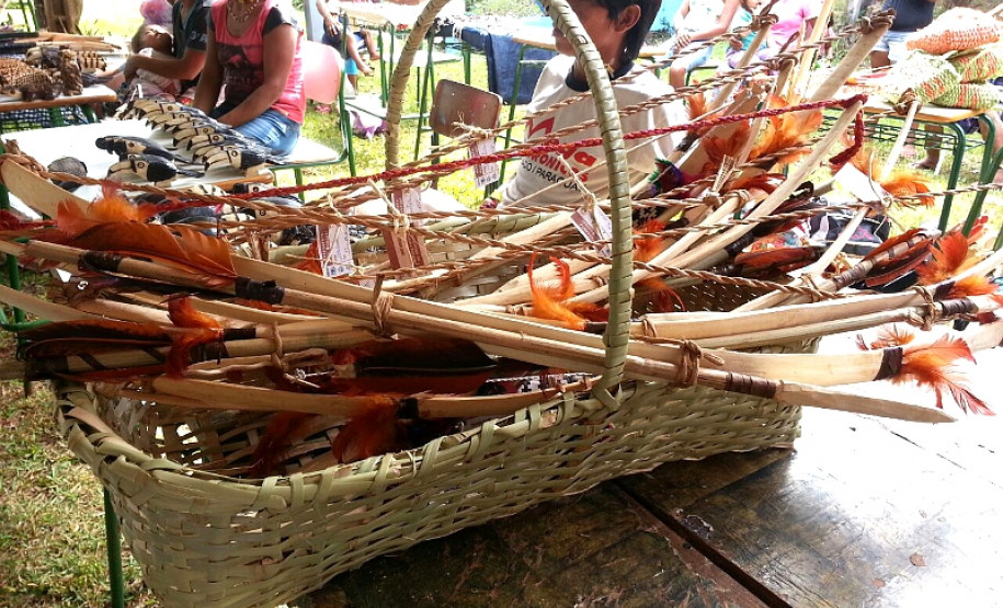 Ações culturais marcam Dia do Índio em escolas As 37 escolas estaduais indígenas do Paraná realizam nesta semana muitas atividades culturais, artísticas, artesanais e culinárias para comemorar o Dia do Índio (19 de Abril). As ações envolvem alunos, professores, pais e a comunidade.