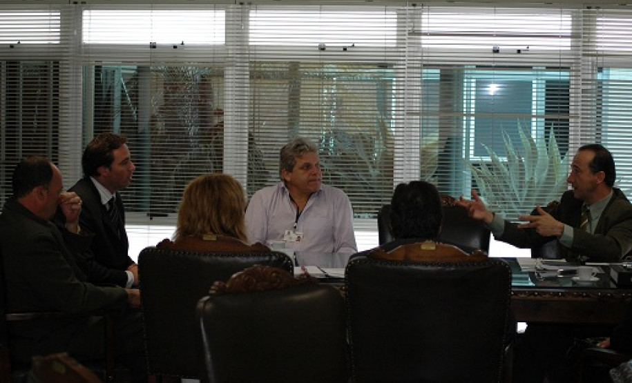 Secretaria recebe comitiva de deputados argentinos