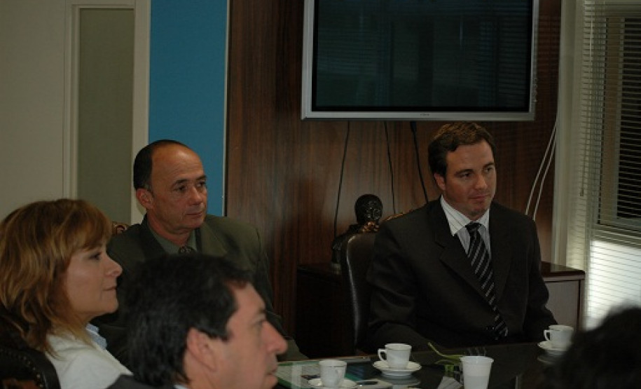 Secretaria recebe comitiva de deputados argentinos