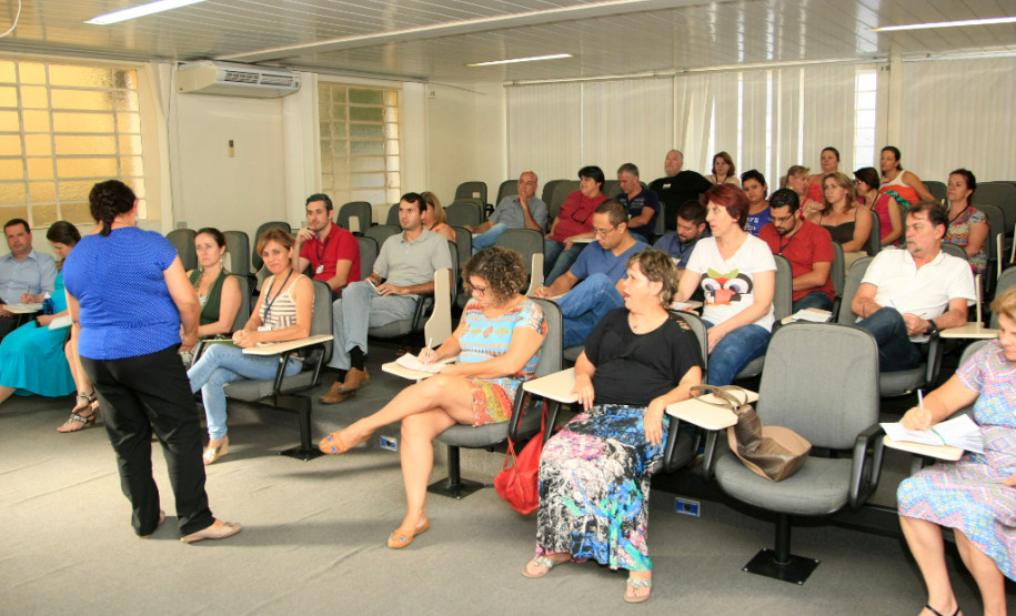 A Ouvidoria da Secretaria de Estado da Educação estabeleceu, em reunião realizada na terça-feira (19), novas metas para acelerar os processos de atendimento à comunidade escolar, através da redução de prazos e formação para mediação de conflitos.