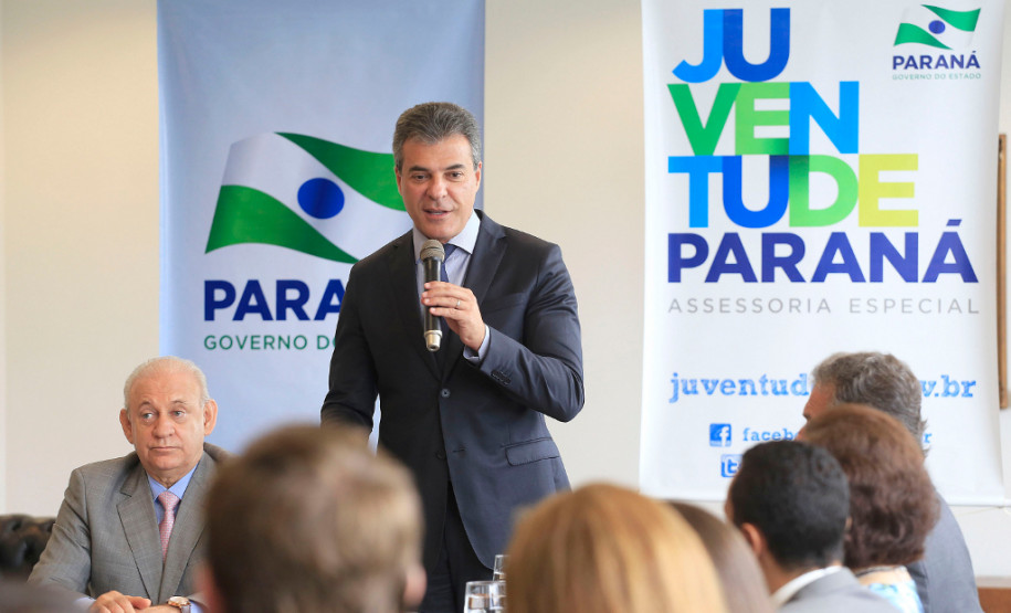 O governador Beto Richa sancionou nesta terça-feira (26) a lei que institui nas escolas paranaenses o programa Geração Atitude. O programa promove a cidadania e a participação dos estudantes na vida pública e nas atividades sociais.