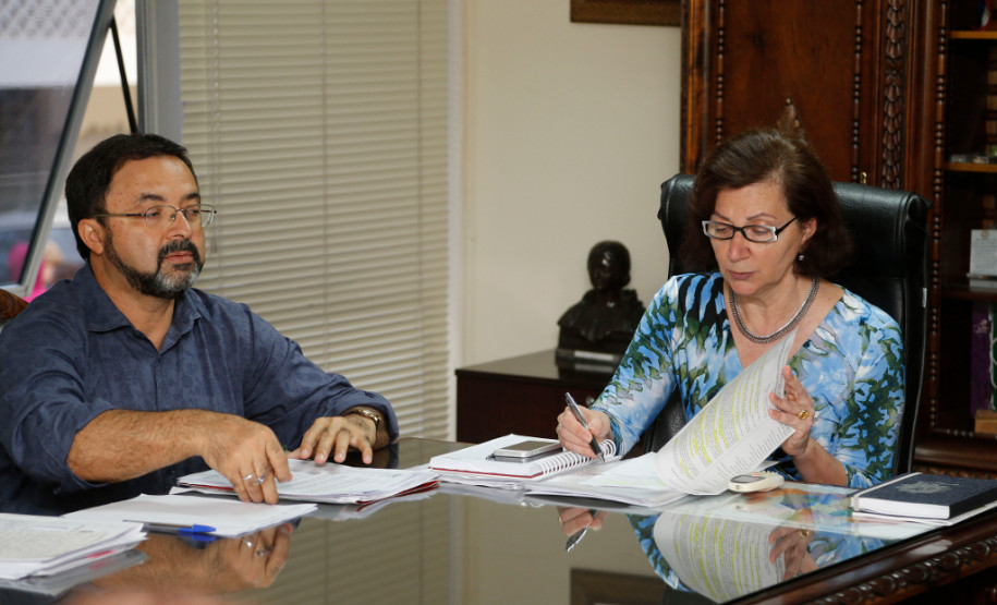 A secretária de Estado da Educação, professora Ana Seres, recebeu a direção do sindicato dos professores nesta terça-feira (26), para mais uma rodada de reuniões sobre a pauta de reivindicações da categoria
