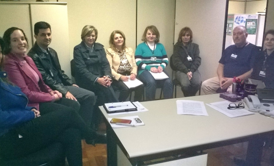 Durante encontro os técnicos da Controladoria conheceram a equipe e funcionamento da Ouvidoria da SEED e elogiaram o trabalho desenvolvido pelo setor.