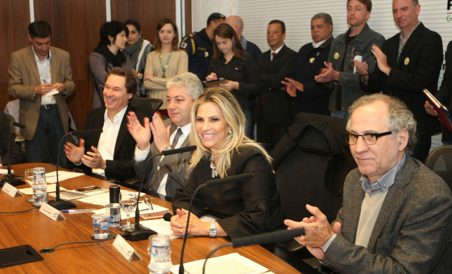 Secretários de estado, representantes de municípios paranaenses que participarão do revezamento da Tocha Olímpica, e demais órgãos do governo, reuniram-se nesta quarta-feira (04) para debater assuntos relacionados a este importante fato esportivo