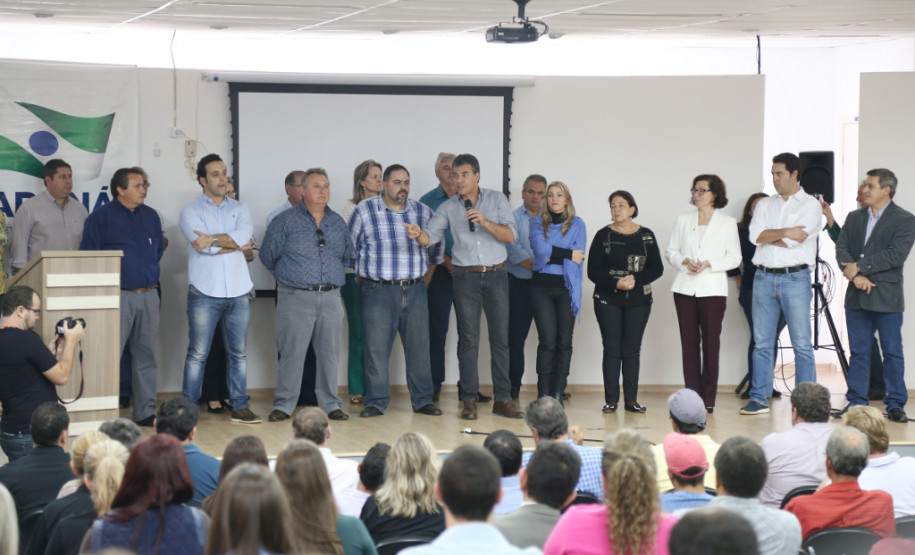 Beto Richa inaugura Centro de Educação Profissional O governador Beto Richa inaugurou nesta quinta-feira (5) o Centro Estadual de Educação Profissional (Ceep) Professor Miguel Carlos Parolo, em Pitanga, Região Central do Paraná. O Ceep, que recebeu investimentos de R$ 7,3 milhões por meio de parceria entre o Estado e o Ministério da Educação, tem capacidade para atender 1.200 estudantes. A secretária de Estado da Educação, professora Ana Seres, participou da solenidade.