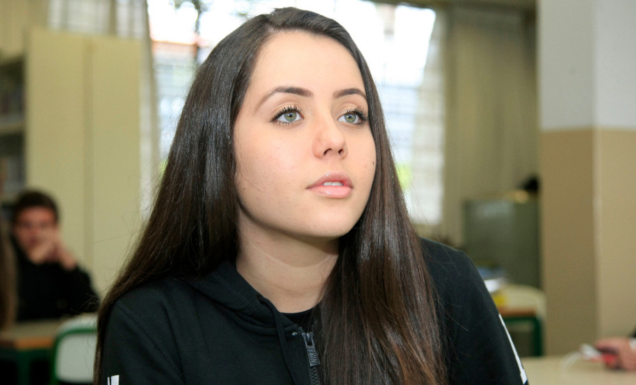 Estudantes de Curitiba unem matemática a projeto social Para sua colega Yohana Trancoso Nunes Ferreira, de 14 anos, a experiência também tornou a disciplina mais atraente, pois os estudantes conseguiram vivenciar o resultado sendo posto em prática. “Só a teoria acaba tornando os conteúdos cansativos e essa metodologia é mais divertida e fácil de compreender, tanto é que todos participaram. Além disso, nos proporcionou uma sensação de dever cumprido”, afirmou Yohana.