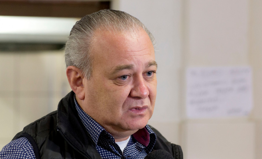 O primeiro encontro foi realizado nesta quinta-feira (12) no Colégio Estadual Leôncio Correia, em Curitiba. Para o diretor da escola, Vanderlei Carlos Galdioli, a reunião serve para a Ouvidoria conheça melhor o ambiente escolar das unidades. “É importante essa aproximação para que os profissionais que estão nas ouvidorias conheçam de perto as realidades das escolas e para que possamos trabalhar juntos”, disse Vanderlei.