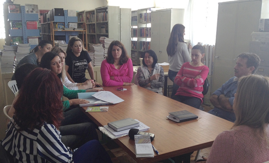 As escolas da rede estadual de ensino estão tornando mais democrática a administração dos recursos financeiros