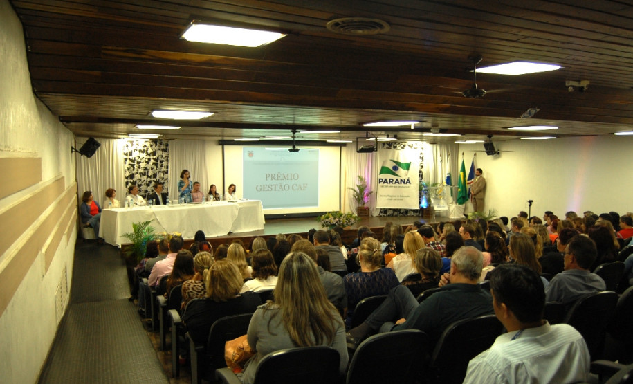 As escolas da rede estadual de ensino estão tornando mais democrática a administração dos recursos financeiros