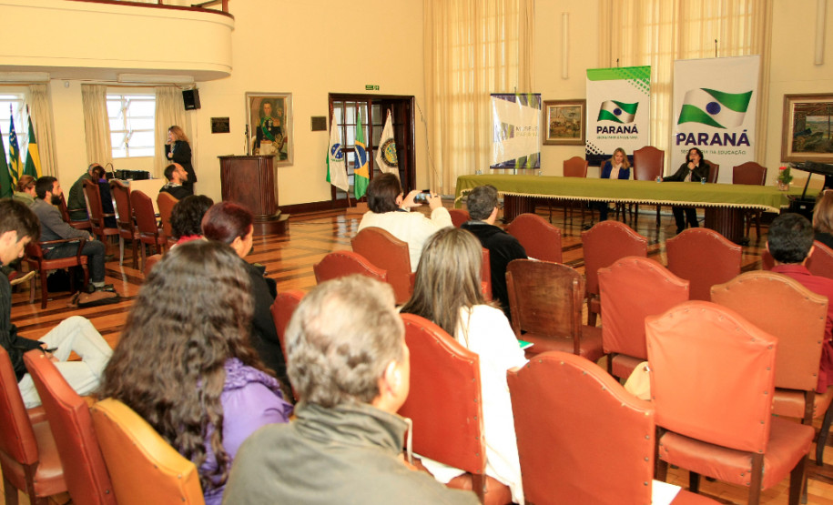 As escolas da rede estadual tombadas pelo patrimônio histórico terão um museu próprio para catalogar e divulgar seu patrimônio cultural e a contribuição à educação paranaense. A ação faz parte do programa Museu da Escola Paranaense, do Governo do Estado. Nesta terça-feira (17), a Secretaria de Estado da Educação iniciou, em Curitiba, o curso de capacitação “Educação Patrimonial e a Preservação da Cultura Escolar do Paraná”.