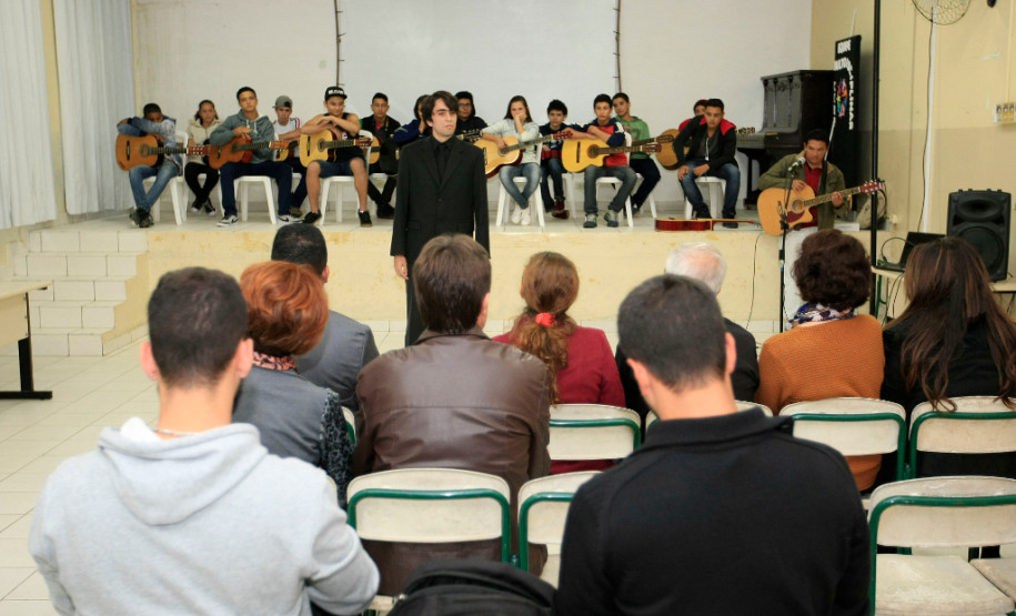 Conhecer e avaliar a possibilidade de aplicar no Distrito Federal os sistemas utilizados pela Secretaria de Estado da Educação do Paraná na chamada pública da merenda escolar, recursos humanos e gestão financeira escolar