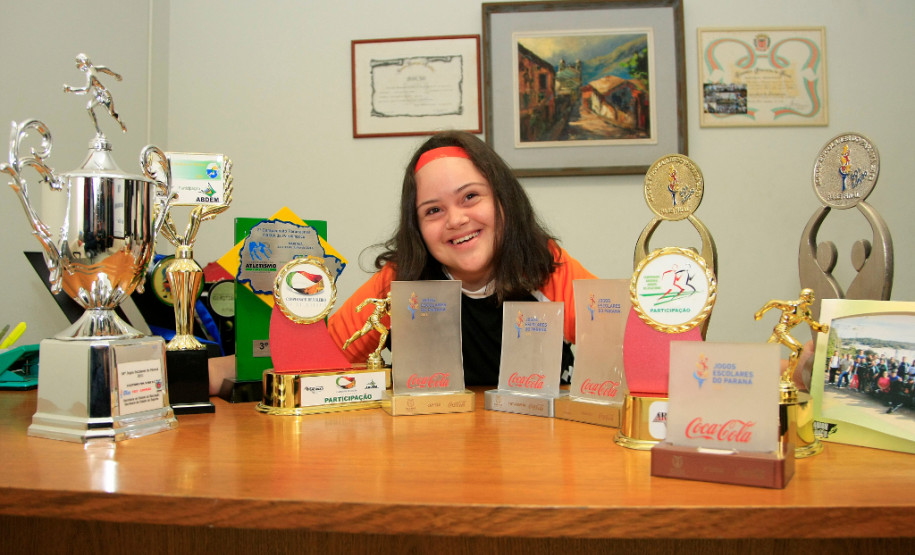 Izabel é a atual vice-campeã brasileira de lançamento de dardo do campeonato promovido pela Associação Brasileira de Desportos para os Deficientes Intelectuais (ABDEM)