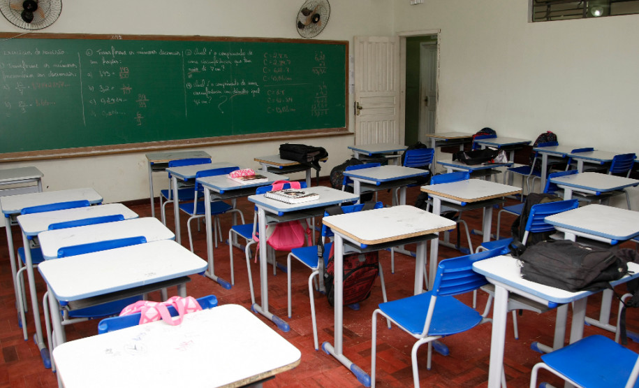 Estudantes de colégios ocupados terão que repor aulas Sala de aula.