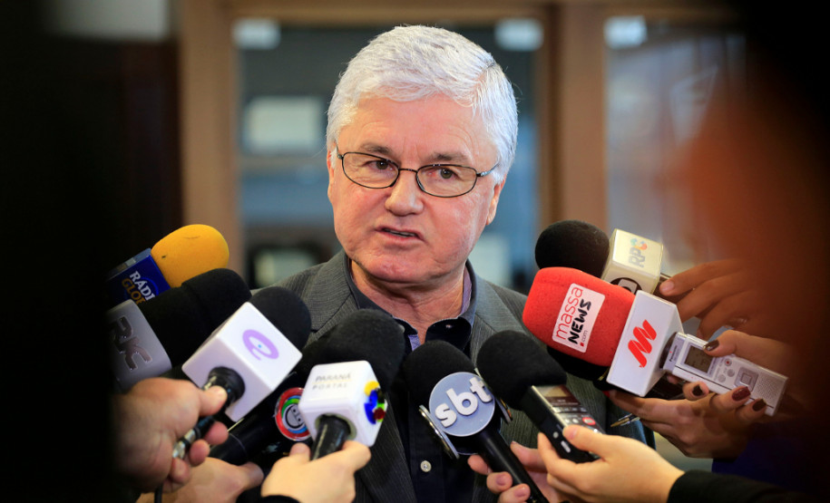 Antes do encontro com o governador os estudantes tiveram reunião com o chefe da Casa Civil, Valdir Rossoni, e a secretária da Educação, Ana Seres na Casa Civil, quando firmaram um acordo para que não haja novas ocupações de escolas. Também participaram desta reunião os deputados estaduais Hussein Bakri e Professor Lemos, que integram a Comissão de Educação da Assembleia Legislativa.