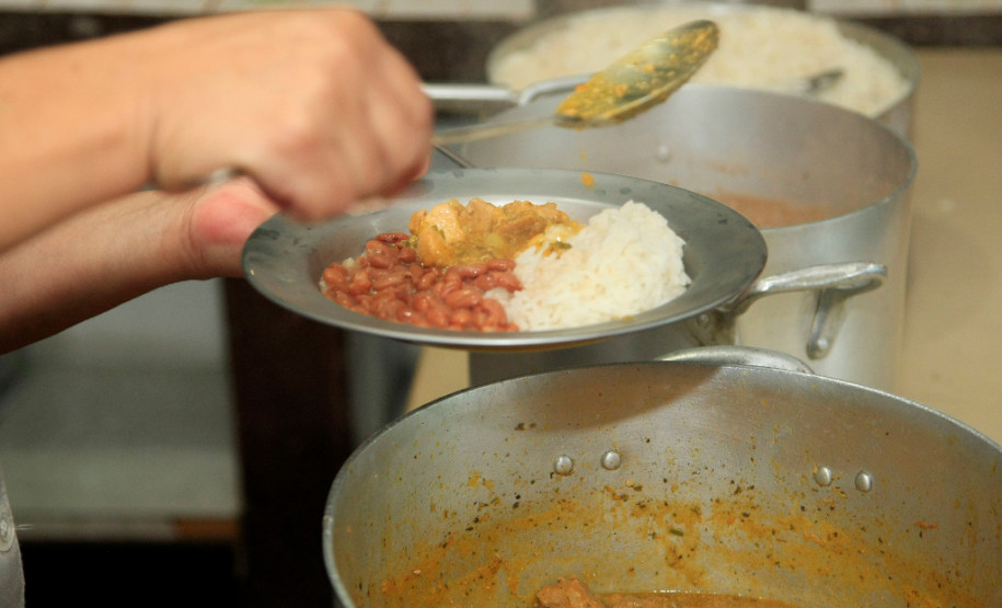 As escolas da rede estadual de ensino começaram a receber nesta semana cerca de 340 toneladas de carnes congeladas para a merenda escolar