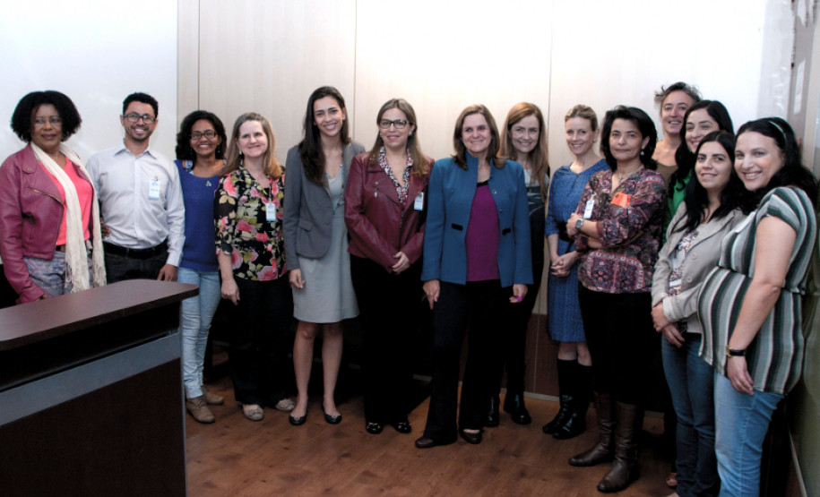 Estão abertas as inscrições para a 11° edição do Prêmio Construindo a Igualdade de Gênero. O concurso vai premiar as melhores produções de redações, artigos científicos e projetos pedagógicos que incentivem e fortaleçam a promoção de igualdade de gênero. Os interessados devem efetivar a inscrição até o dia 29 de julho. Na foto, comitê julgador da 10ª edição do prêmio.