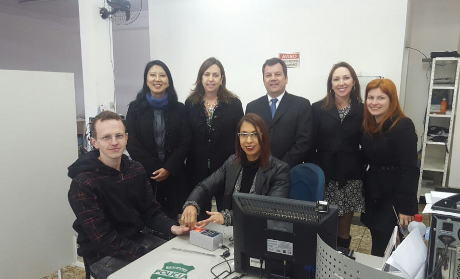 As ações do Projeto Criança e Adolescente Protegidos começaram em 20 municípios, garantindo a emissão da carteira de identidade a estudantes matriculados nas escolas públicas estaduais e municipais do Paraná. O projeto é desenvolvido pelo Governo do Paraná, por meio da Secretaria de Estado da Justiça, em parceria com o Tribunal de Justiça e secretarias de Estado. As ações serão feitas nas primeiras sextas-feiras de cada mês.