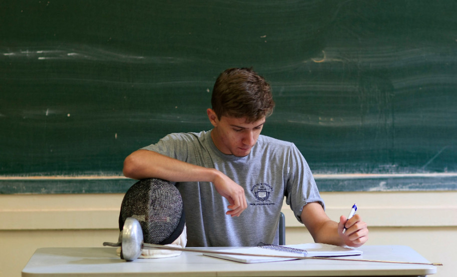 O estudante Alexandre Camargo, de 17 anos, vai representar o Brasil nos Jogos Olímpicos do Rio 2016, que acontecem de 5 a 21 de agosto