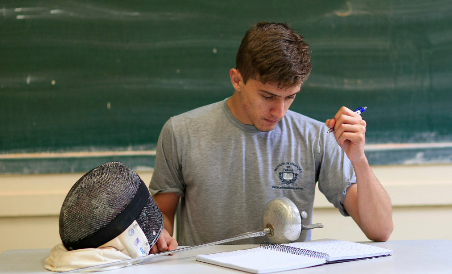 O estudante Alexandre Camargo, de 17 anos, vai representar o Brasil nos Jogos Olímpicos do Rio 2016, que acontecem de 5 a 21 de agosto