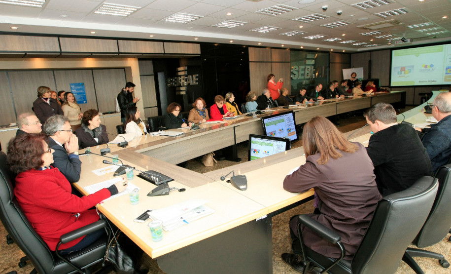 A Secretaria de Estado da Educação e o Sebrae/Paraná formalizaram nesta quinta-feira (9), em Curitiba, convênio para a oferta de cursos de educação empreendedora nas escolas estaduais