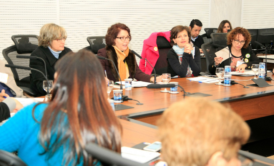 Na tarde de quarta-feira (8), a secretária Ana Seres fez uma reunião com os chefes de núcleos no Gabinete de Gestão de Informações do Palácio Iguaçu