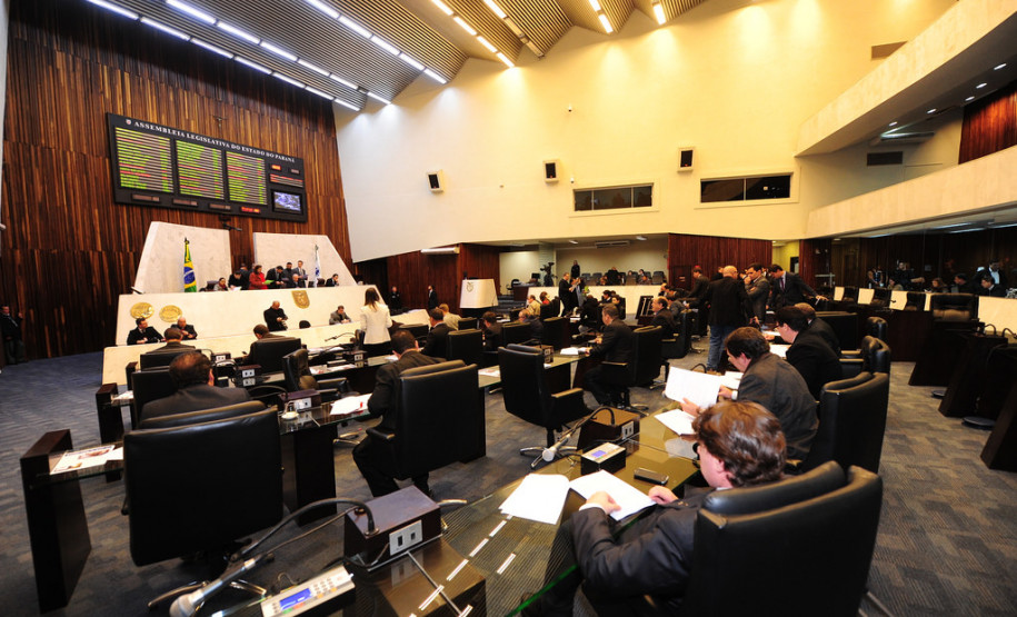 Evento será transmitido ao vivo, a partir das 14 horas, ao vivo pela TV da Assembleia Legislativa do Paraná  e aborda as cinco áreas exigidas no exame.