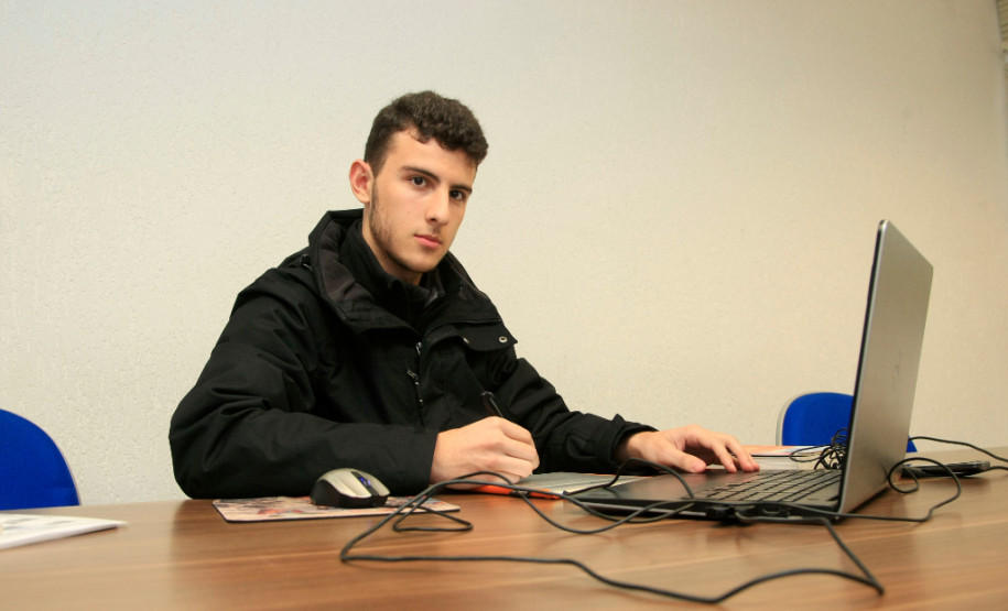 Formação técnica gratuita garante novas oportunidades “Quando iniciei a faculdade, já estava com conteúdos adiantados e isso possibilitou o desenvolvimento de novos projetos”, contou