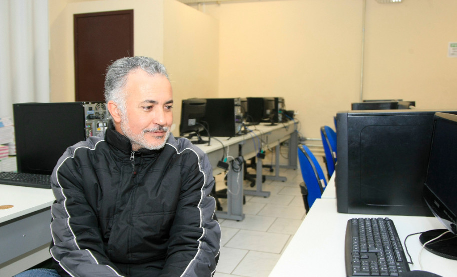 Formação técnica gratuita garante novas oportunidades Sergio concluiu o curso no Colégio Estadual Pedro Macedo, em Curitiba, em 2009