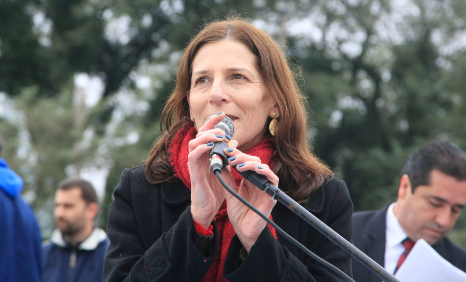 “É uma oportunidade de contribuir na formação dos nossos alunos, para que eles compreendam a importância do esporte na construção da cidadania e na vida das pessoas. É um momento de reflexão”, disse a diretora do Colégio Estadual do Paraná, Tânia Maria Acco.