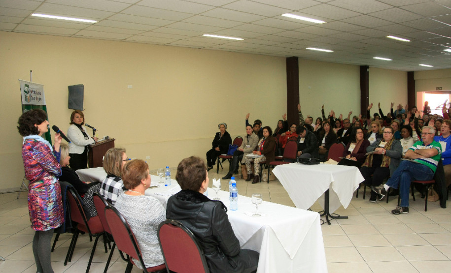 A Secretaria de Estado da Educação realizou nesta segunda-feira (27), em Curitiba, evento de formação para gestores dos 350 colégios que ofertam educação profissional no Paraná. O encontro, dividido em duas etapas, busca consolidar essa modalidade de ensino, que já conta com cerca de 70 mil estudantes na rede estadual e contempla a política do governo de valorização dos profissionais da educação.