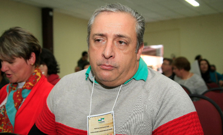 O curso vai contribuir com ações diárias dos gestores das escolas estaduais. “A gestão de uma escola envolve diversas situações e é preciso estar preparado para organizar todas elas. Também é preciso deixar a escola com as portas abertas para ouvir a comunidade e atender suas demandas”, disse o diretor do Colégio Estadual Costa Viana, dos Pinhais, Ronaldo Pazinatto.