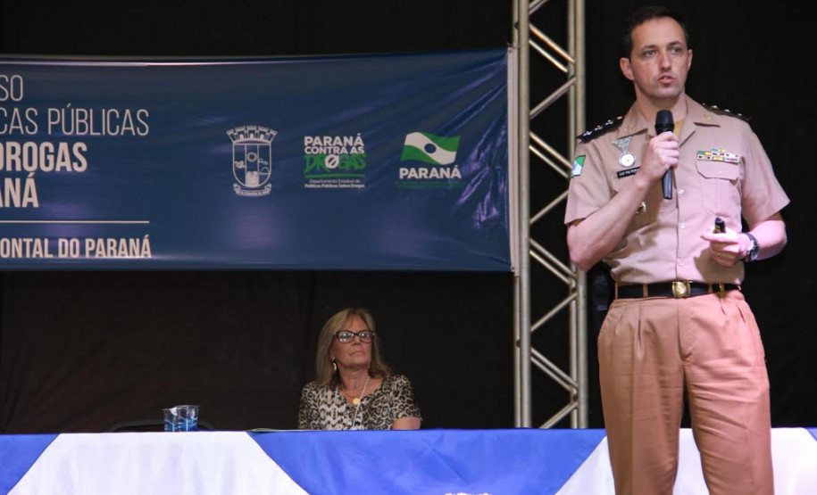 A Secretaria da Educação do Paraná transmite nesta quarta-feira (29), a palestra “Prevenção ao uso de Álcool e de outras Drogas”, gratuitamente, pela internet. O palestrante é o mestre em socioeducação e capitão da Polícia Militar do Paraná Dalton Gean Perovano, que irá tratar do tema quanto a adolescentes.