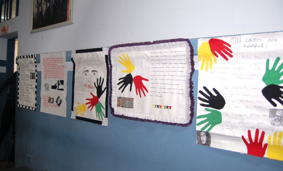 Ações pedagógicas inéditas e criativas, somadas à participação cada vez maior da comunidade na rotina das escolas, estão transformando a realidade das unidades da rede pública estadual. Além de decidir e contribuir para a administração dos recursos que chegam às escolas, pais e estudantes participam das decisões com os diretores e tornam as gestões escolares mais democráticas.