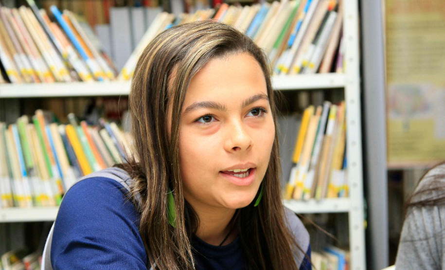 Além das aulas curriculares tradicionais como Português, Matemática e História, os 1,3 mil alunos do ensino fundamental e médio do Colégio Estadual São Paulo Apóstolo, no bairro Uberaba, em Curitiba, aprendem conceitos fundamentais de cidadania e protagonismo juvenil através de projetos sociais desenvolvidos junto a instituições filantrópicas vizinhas à escola