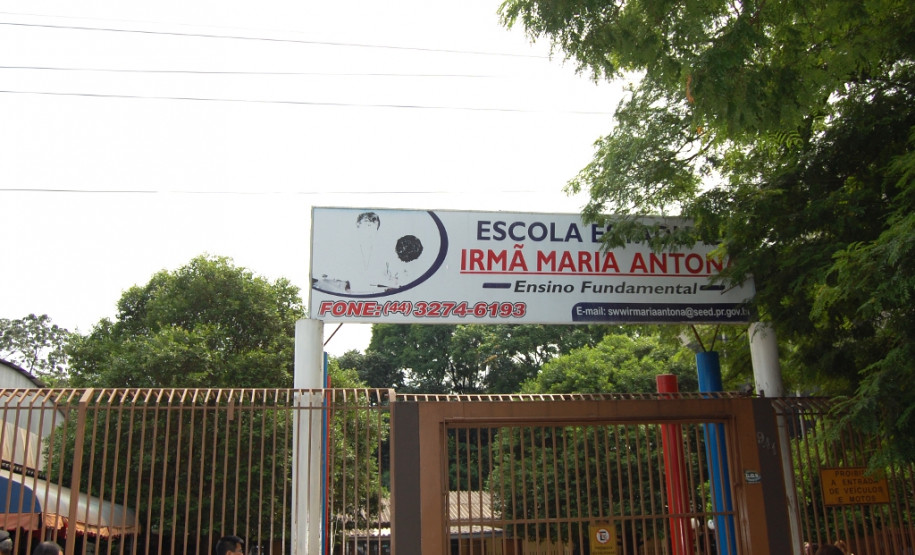 Há dois anos os estudantes do Colégio Estadual Irmã Maria Antona, em Sarandi, no Noroeste do Estado, ganharam novas atividades complementares para melhorar o rendimento escolar e reforçar o processo de ensino e aprendizagem. As ações também aproximaram a comunidade do cotidiano escolar e renderam à escola o terceiro lugar de melhor gestão da região através do Prêmio CAF edição 2015, que tem como objetivo do prêmio divulgar as boas gestões e práticas desenvolvidas pelas escolas estaduais.