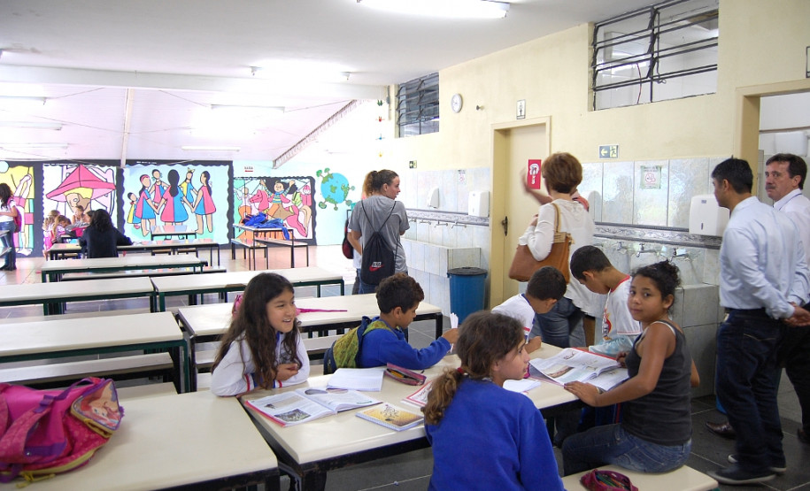 Já no Colégio Estadual Adiles Bordin, em União da Vitória, no Sudoeste, também terceira colocada no prêmio CAF do ano passado, uma vez por semana uma as aulas são destinadas a atividades relacionadas à leitura