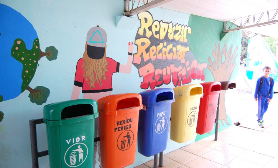 Já no Colégio Estadual Adiles Bordin, em União da Vitória, no Sudoeste, também terceira colocada no prêmio CAF do ano passado, uma vez por semana uma as aulas são destinadas a atividades relacionadas à leitura