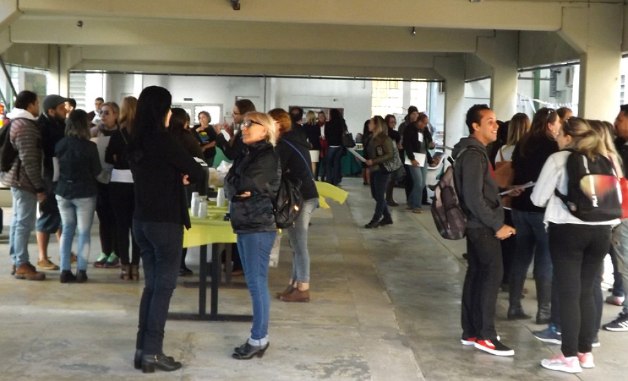 O 8º InterIlhas foi encerrado nessa sexta-feira (8), em Paranaguá, Litoral do Estado. Durante dois dias, mais de 180 profissionais da educação que atuam nas escolas das ilhas participaram de curso de formação que envolveu diversas discussões pedagógicas e de gestão. O evento contou com a participação de representantes do Ministério Público e, pela primeira vez, das escolas indígenas da região.