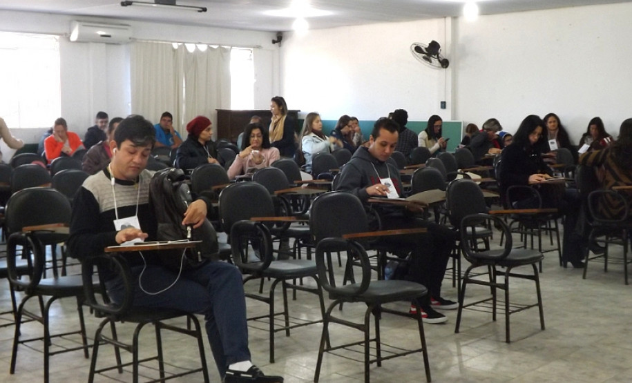 O 8º InterIlhas foi encerrado nessa sexta-feira (8), em Paranaguá, Litoral do Estado. Durante dois dias, mais de 180 profissionais da educação que atuam nas escolas das ilhas participaram de curso de formação que envolveu diversas discussões pedagógicas e de gestão. O evento contou com a participação de representantes do Ministério Público e, pela primeira vez, das escolas indígenas da região.