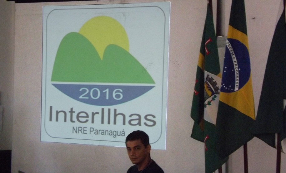 O 8º InterIlhas foi encerrado nessa sexta-feira (8), em Paranaguá, Litoral do Estado. Durante dois dias, mais de 180 profissionais da educação que atuam nas escolas das ilhas participaram de curso de formação que envolveu diversas discussões pedagógicas e de gestão. O evento contou com a participação de representantes do Ministério Público e, pela primeira vez, das escolas indígenas da região.