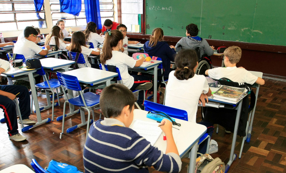 Um milhão de estudantes terão recesso de duas semanas e voltam dia 1º de agosto para completar o restante dos dias letivos previstos no calendário escolar.