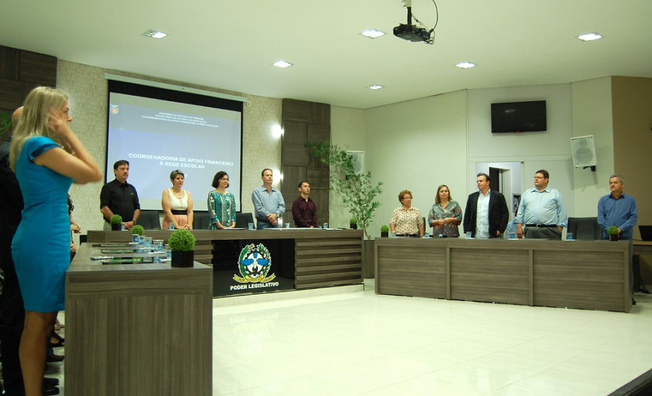 Trinta e nove escolas de seis Núcleos Regionais de Educação (NREs) já estão inscritas para a primeira etapa do Prêmio de Gestão CAF 2016, que valoriza as unidades com os melhores exemplos de gestões. A iniciativa foi lançada no ano passado e está sendo ampliada para mais núcleos. Acima, premiação de 2015.