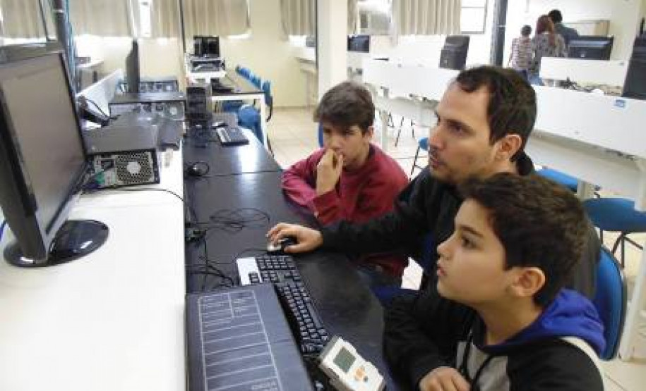Os professores da escola participam diretamente no processo de identificação e de avaliação dos alunos com altas habilidades/superdotação.