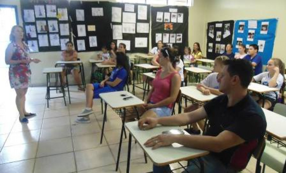 A professora Ivonete Arienti destaca a importância dos familiares no sucesso dos alunos. “Procuramos manter contato com as famílias, através de orientações particulares, quando se fazem necessárias, e reuniões periódicas para devolutivas e combinados”, disse.