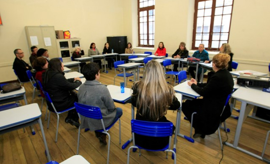 Nesta quinta e sexta-feira, quase 100 mil profissionais vão analisar, debater e propor temas para contribuir com o atendimento aos estudantes da rede estadual. O objetivo é promover uma reflexão sobre os desafios, avanços e demandas identificados no primeiro semestre.