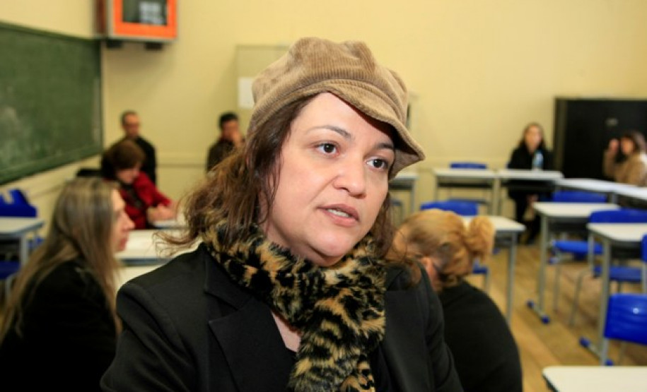 “As discussões são bem válidas. São temas específicos que vão ajudar no desempenho do nosso trabalho e também na orientação de alunos e professores”, explicou a funcionária do Instituto de Educação, Daniela Fernandes.
