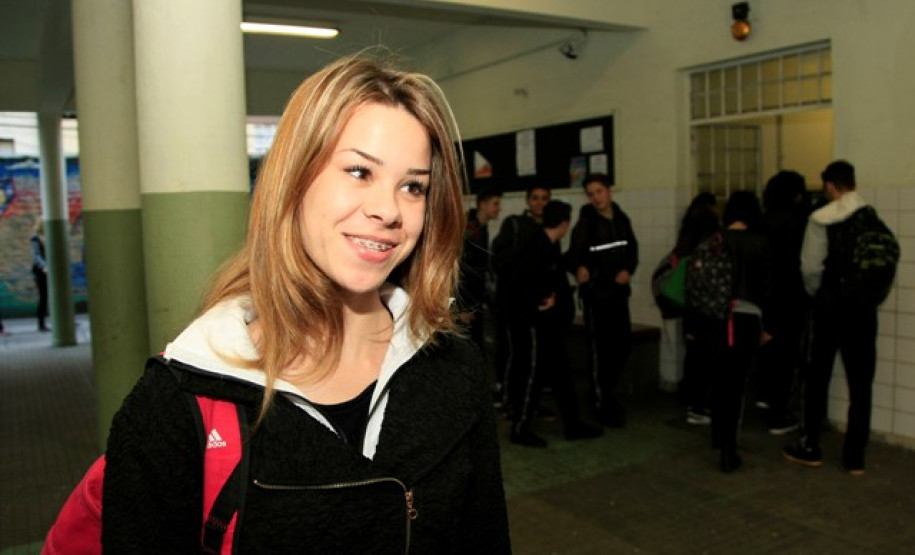 A ansiedade tomou conta da estudante do segundo ano do ensino médio, Juliana Cruz, 16 anos. Ela contava os dias para o retorno às aulas. “A escola é parte da nossa vida. Dá saudades dos amigos, dos professores e de estudar”, disse a jovem, que adora a disciplina de língua portuguesa e espera que o segundo semestre seja tranquilo.