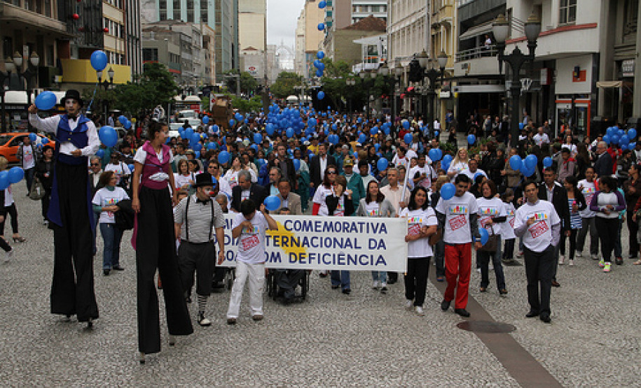 Secretaria da Educação mantém diversas políticas públicas para alunos com necessidades educacionais especiais.