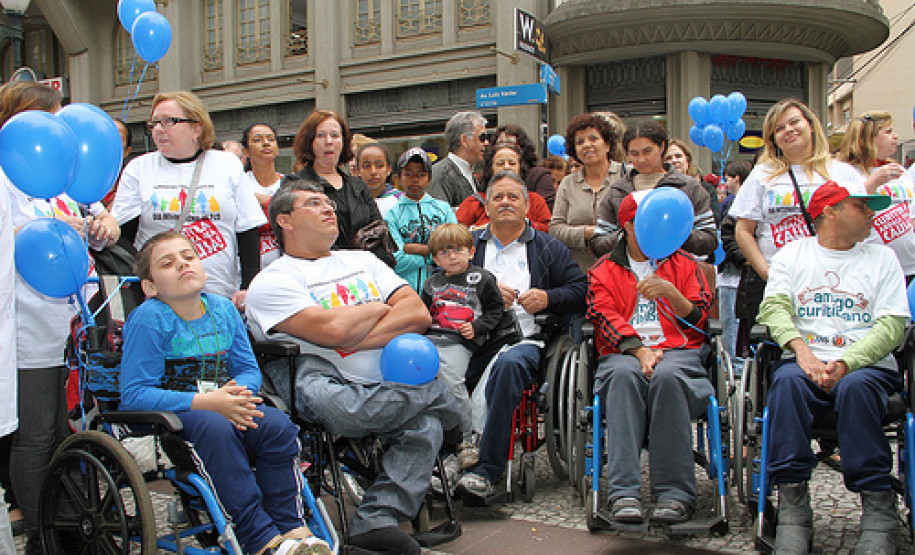Secretaria da Educação mantém diversas políticas públicas para alunos com necessidades educacionais especiais.