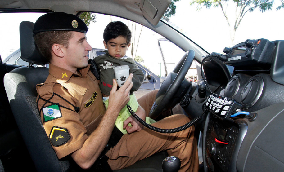 A Polícia Militar do Paraná, a Casa Civil do Governo, e a Secretaria de Estado da Educação começam nesta sexta-feira (05) o projeto “Polícia Militar na Escola”, com objetivo de fazer um trabalho sociocultural nas instituições de ensino do estado localizadas em Curitiba e Região Metropolitana.
